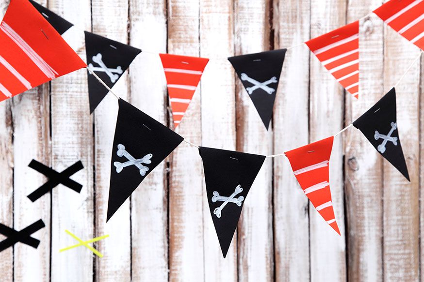Wimpelgirlande: Die perfekte Dekoration für den Piratengeburtstag | Tambini