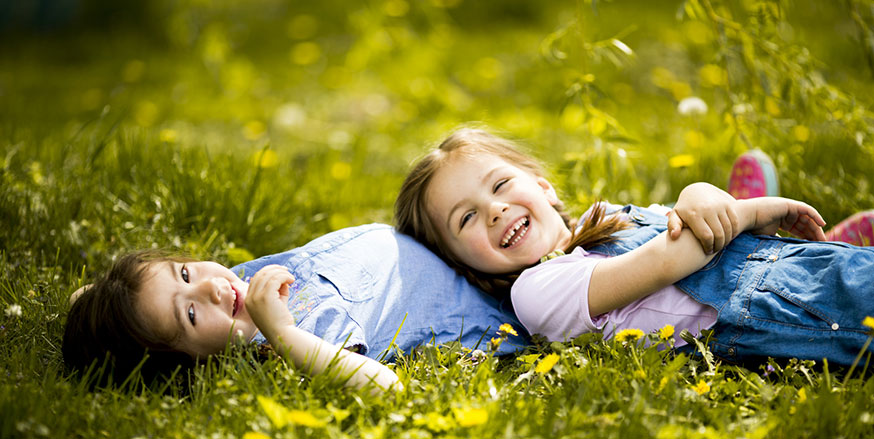Ein Kindergeburtstag draußen feiern? Unbedingt! • Foto: Boggy / Fotolia.com