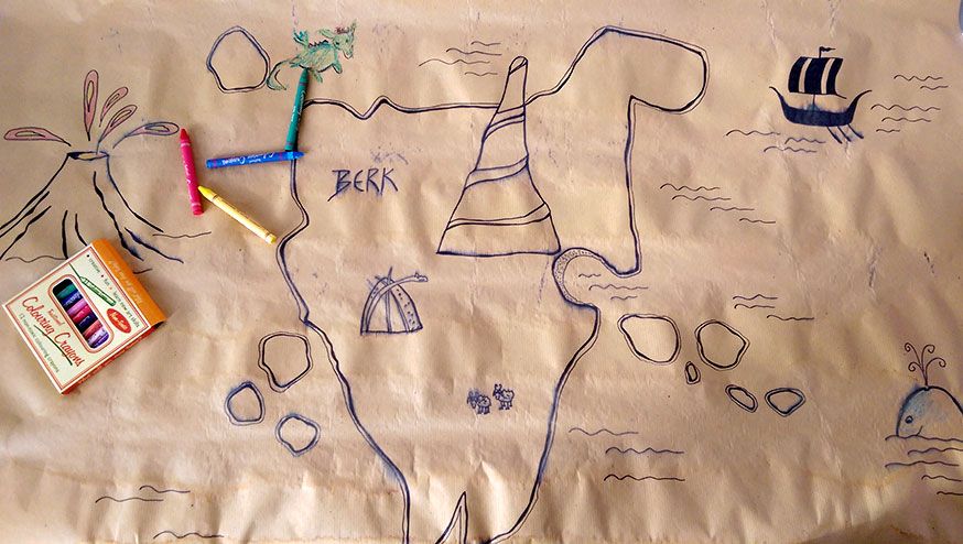 Packpapier, auf welche die Kinder ihre eigenen Drachen zeichnen können, ist die perfekt Tischunterlage.