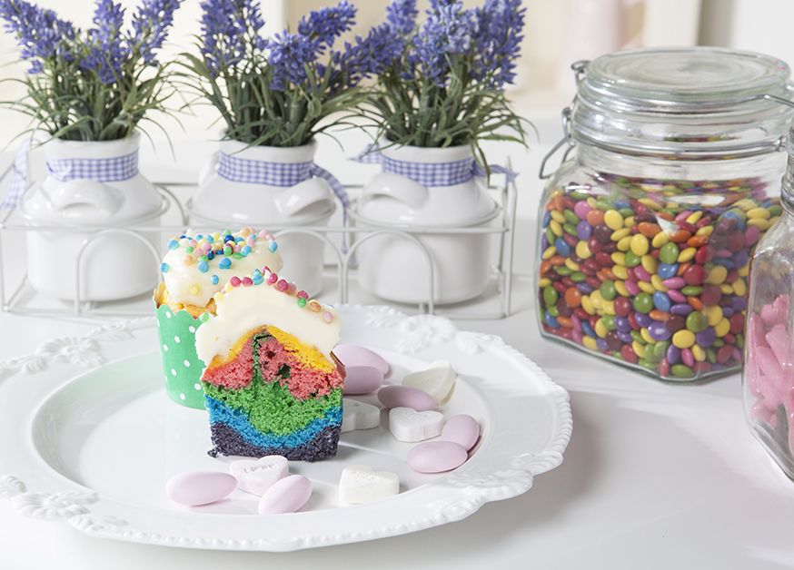 Regenbogenmuffins-sehen-toll-aus-und-schmecken