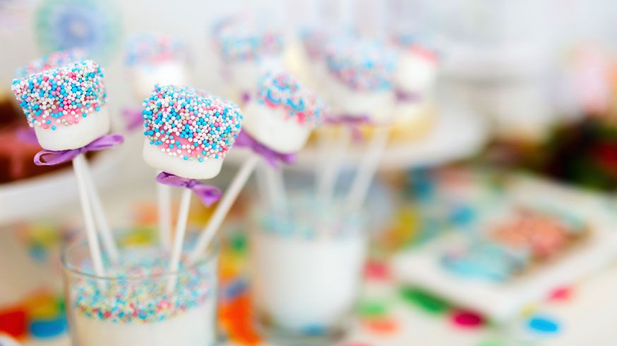 Marshmallow Pops sind eine süße Alternative zu Cake Pops. • Foto: BlueOrange Studio / Fotolia.com