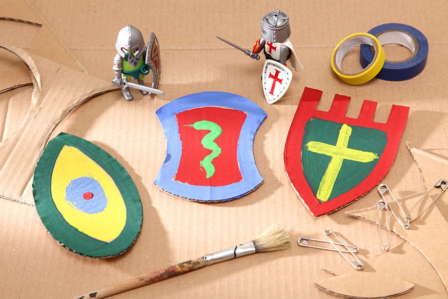 Jeder Ritter kann auf dem Geburtstag sein ganz eigenes Wappen entwerfen. • Umsetzung und Foto: Thordis Rüggeberg