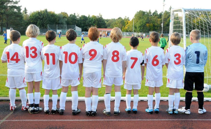 Bevor das Fußballspiel beginnt, muss sich die Mannschaft besprechen. • Foto: grafikplusfoto / Fotolia.com