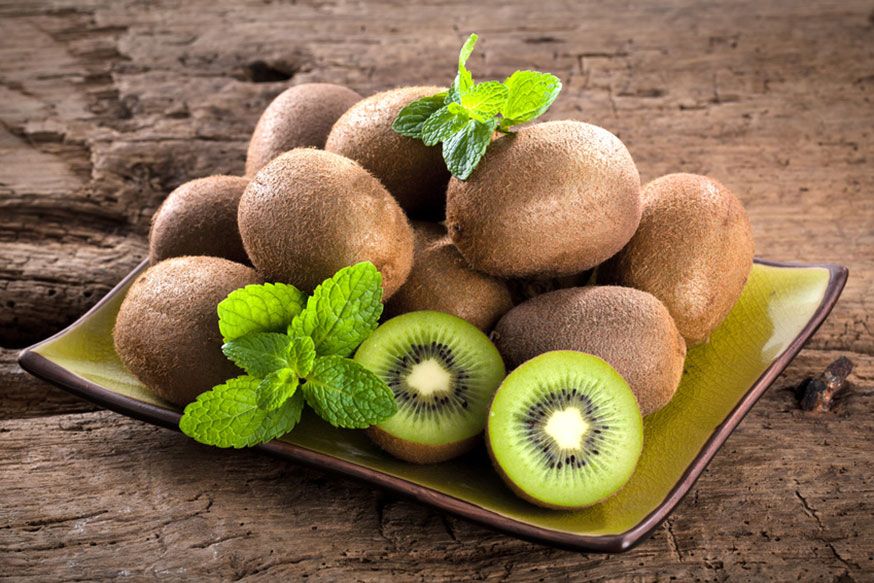 Ob Kiwi, grüne Bonbons im Glas oder rundes Gebäck - Dracheneier sind im jedem Fall schnell zubereitet. •  Foto: karepa / Fotolia.com