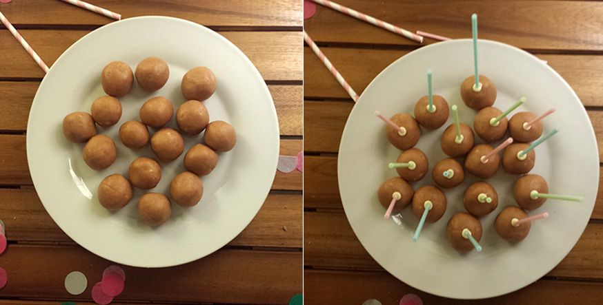 Die Kuvertüre am Cake Pop Stiel sorgt für einen besseren Halt.